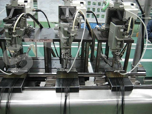線束自動機